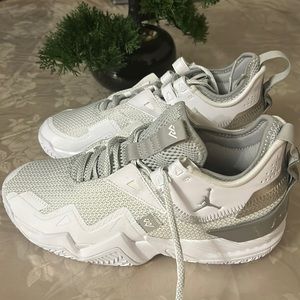 Jordan sneakers 8.5 men’s women’s 10